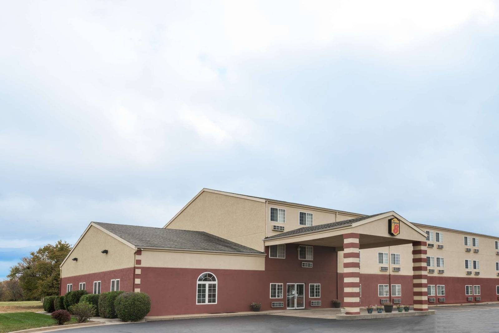 Super 8 by Wyndham Ottawa hotel exterior off I-35 in Ottawa, Kansas